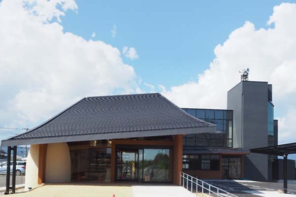 守山市立北部図書館「本の湖(ほんのうみ)」