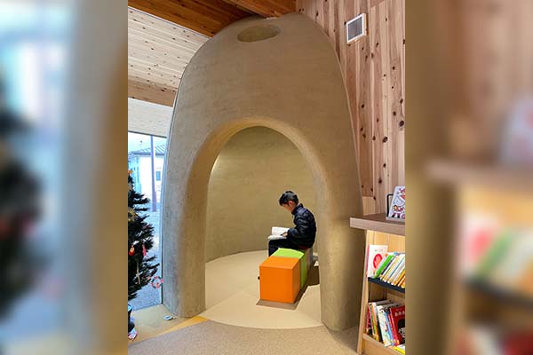 守山市立北部図書館「本の湖（ほんのうみ）」