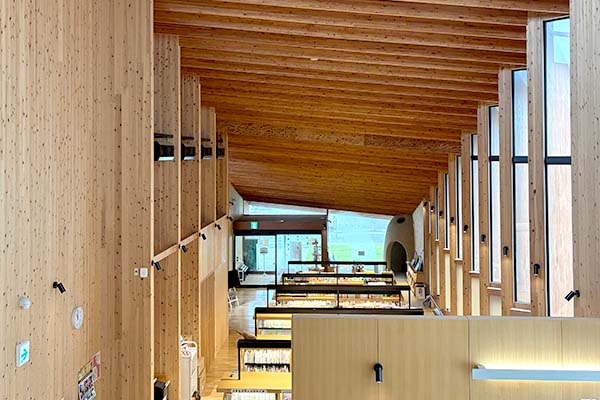 守山市立北部図書館「本の湖（ほんのうみ）」